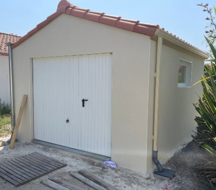 Garage en béton enduit 2 pentes